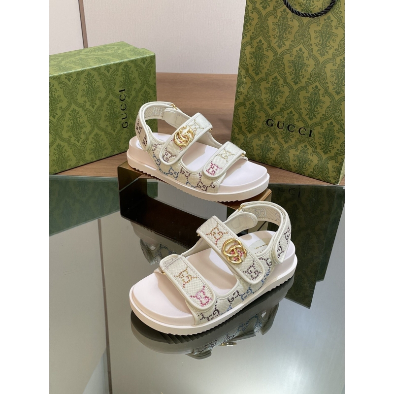 G*u*i sandals